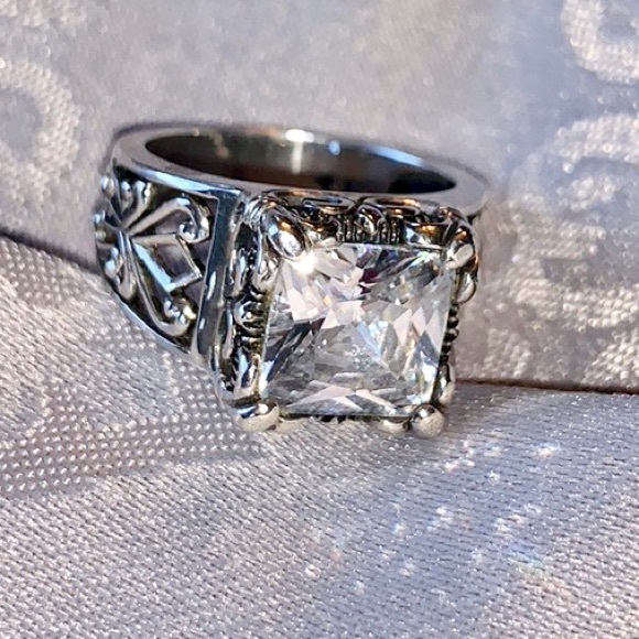 Jewelry - Ring